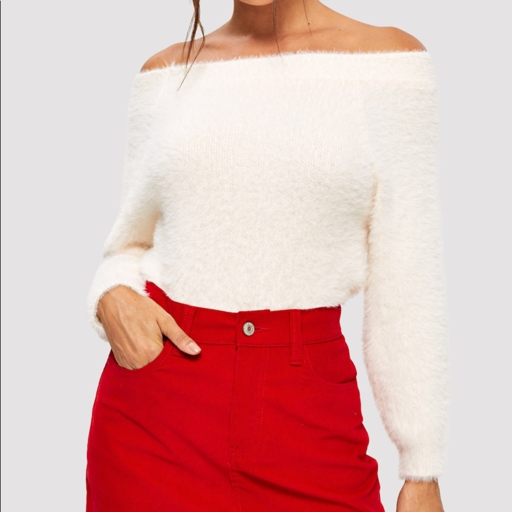 🆕White off shoulder fuzzy beautiful sweater - Picture 4 of 8